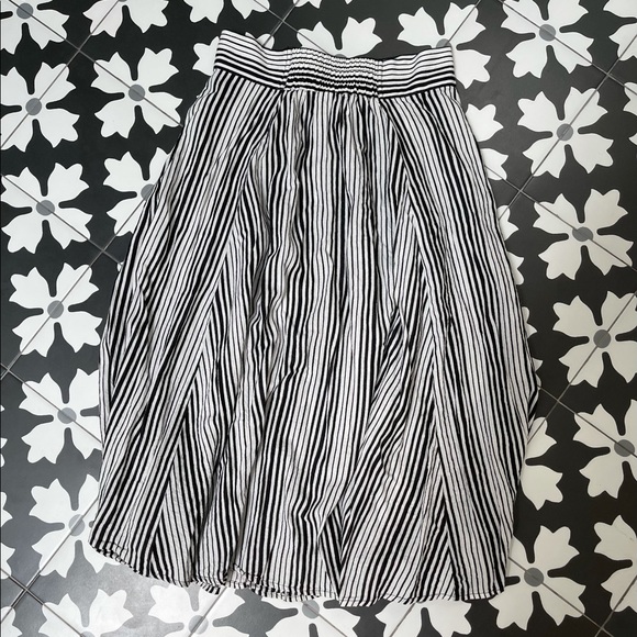 Target Universal Thread skirt Size XS - Picture 2 of 2